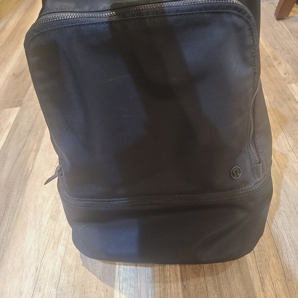 Lululemon city adventurer backpack - Picture 2 of 8